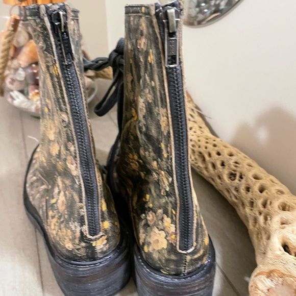 Free People Santa Fe Lace-Up Floral Boots
Size: EU 39 US 9 - Picture 6 of 8